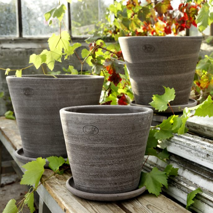 Bergs Potter Julie Raw-Spun Pot with Drainage and Tray | 17.7 Inch Diameter — empty planter, studio photo — planter for sale by Promise Supply for delivery and pickup in Toronto.