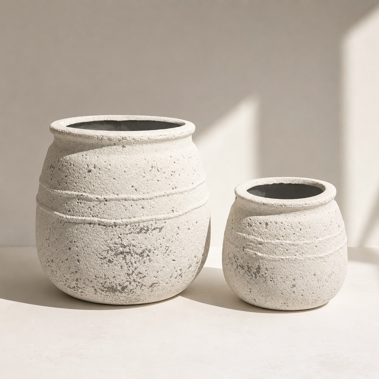 Ficonstone Bulb Planter in Ivory | 20 x 18 inches