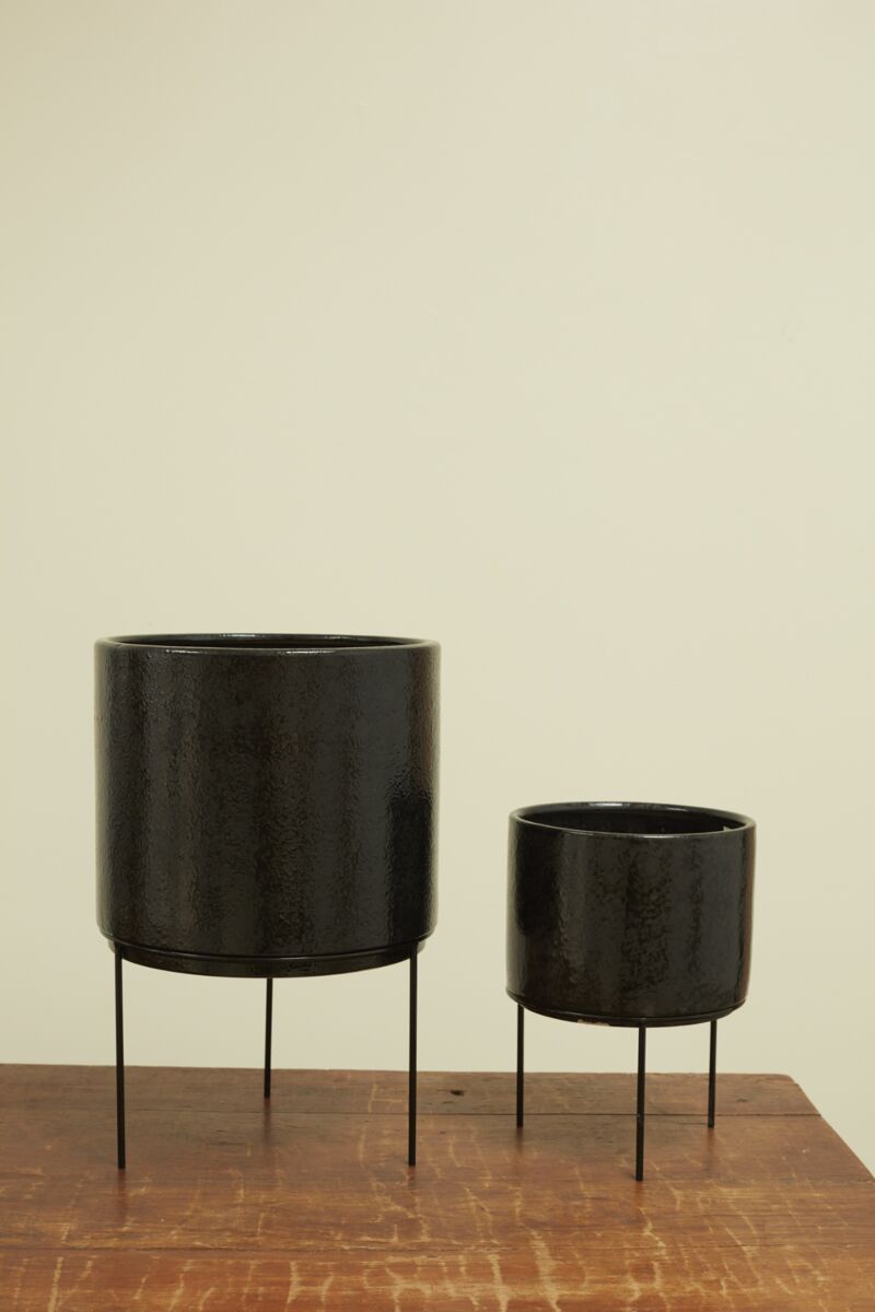 Cantabria Black Planter with Legs | 14 inch Nursery Pot