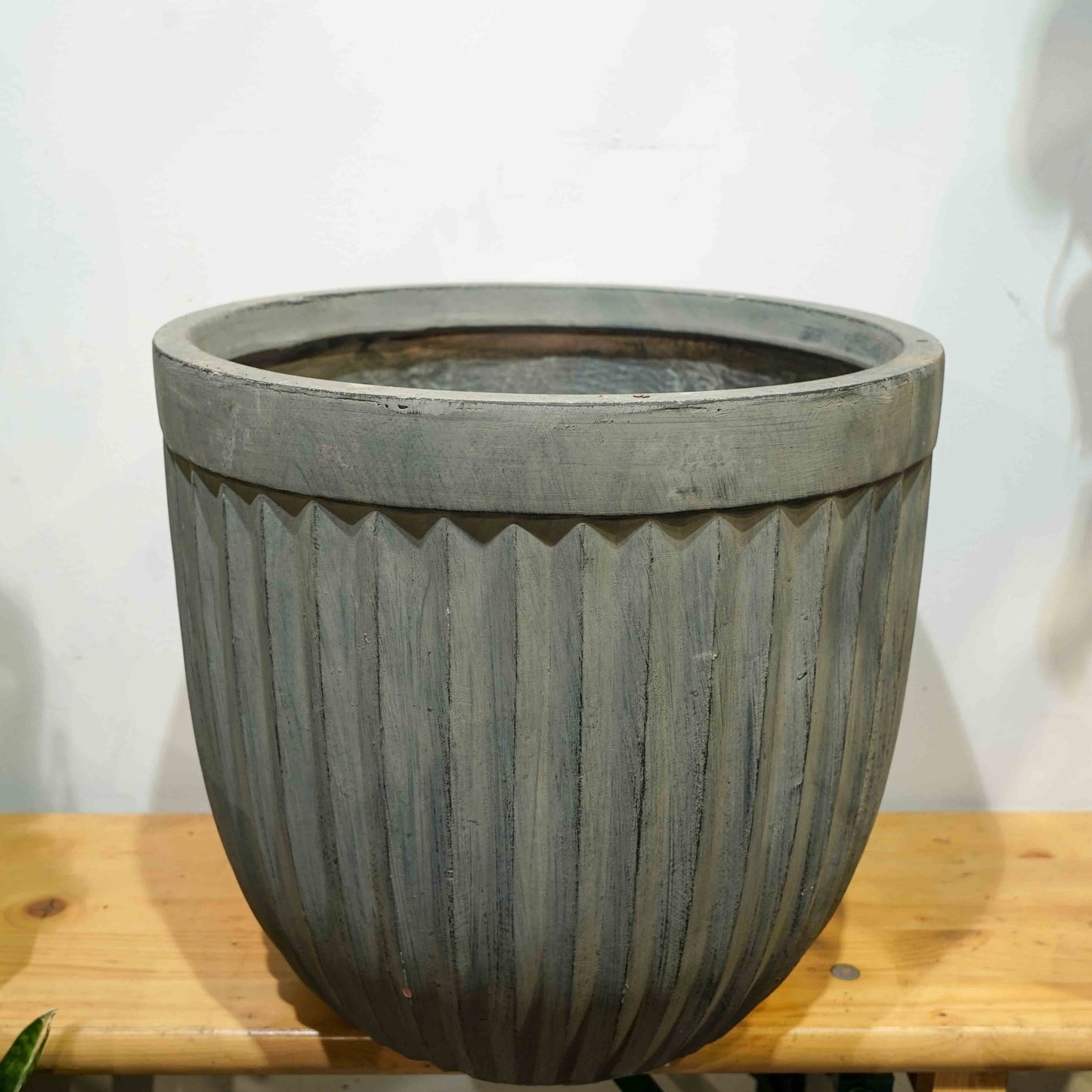 Lima Pot with Drainage 11.5 inch Inner Diameter