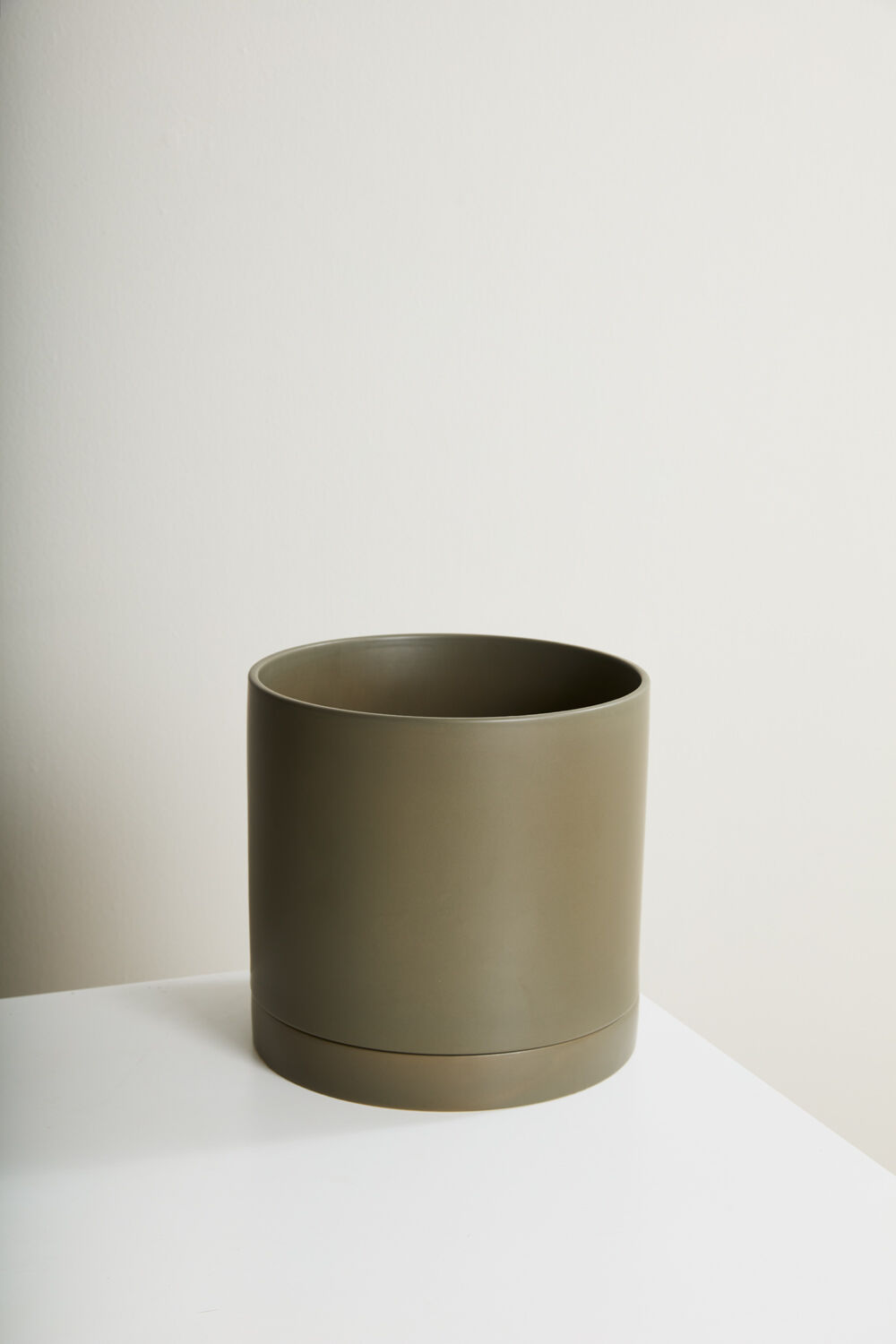Romey Ceramic Pot with Drainage and Tray | 6 inch Diameter