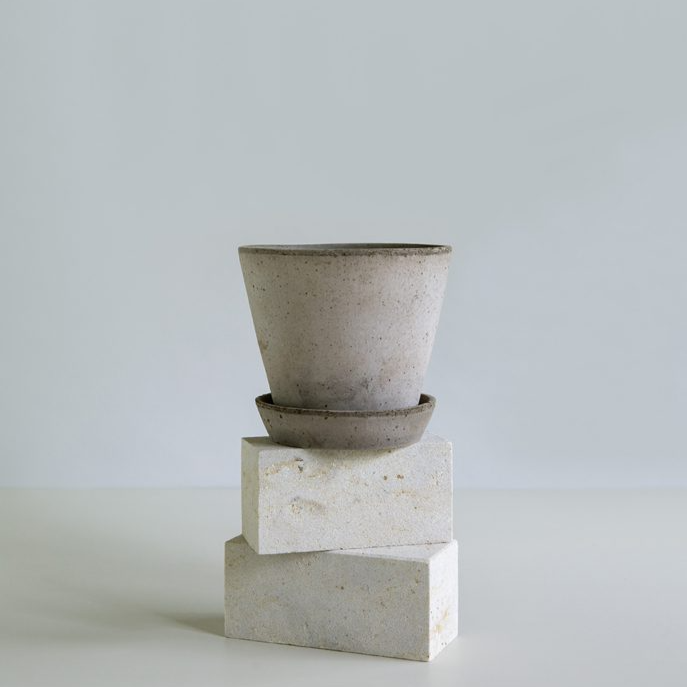 Bergs Potter Julie Pot with Drainage and Tray | 9.8 Inch Diameter — empty planter, studio photo — planter for sale by Promise Supply for delivery and pickup in Toronto.