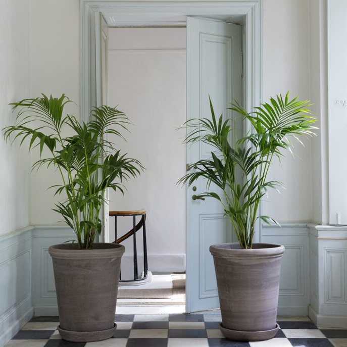 Tall Flora Pot with Drainage and Tray | 23.6 Inch Diameter