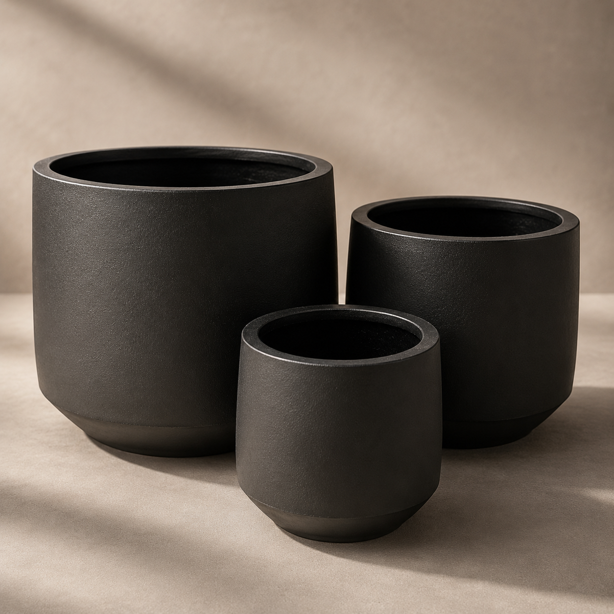 Round Ficonstone Tapered Base Planter in Black | 11 Inch Diameter