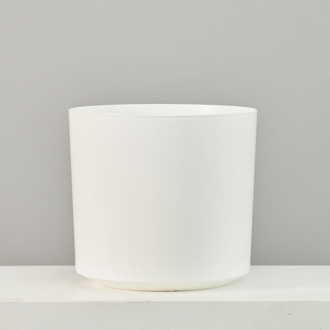 Atlas Plastic Planter in 14 inch | 12 inch Nursery Pot — empty planter, studio photo — planter for sale by Promise Supply for delivery and pickup in Toronto.