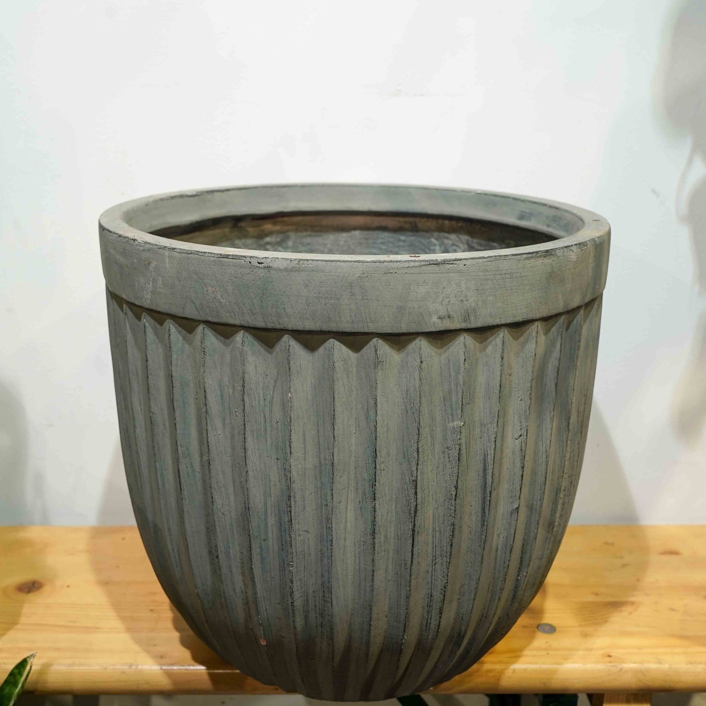 Lima Pot with Drainage 13 inch Inner Diameter