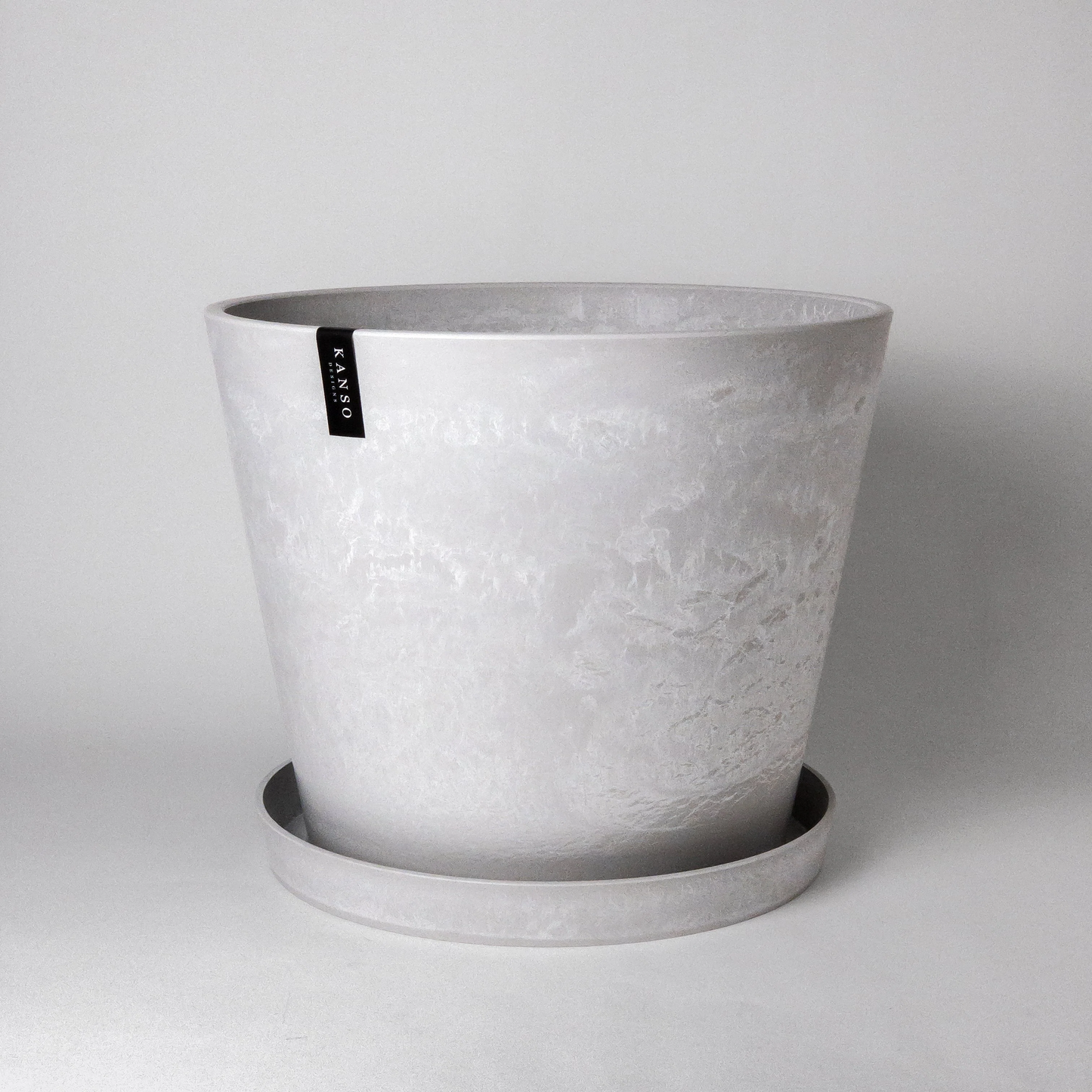 Signature Tapered Planter with Drainage in 15 inch Diameter